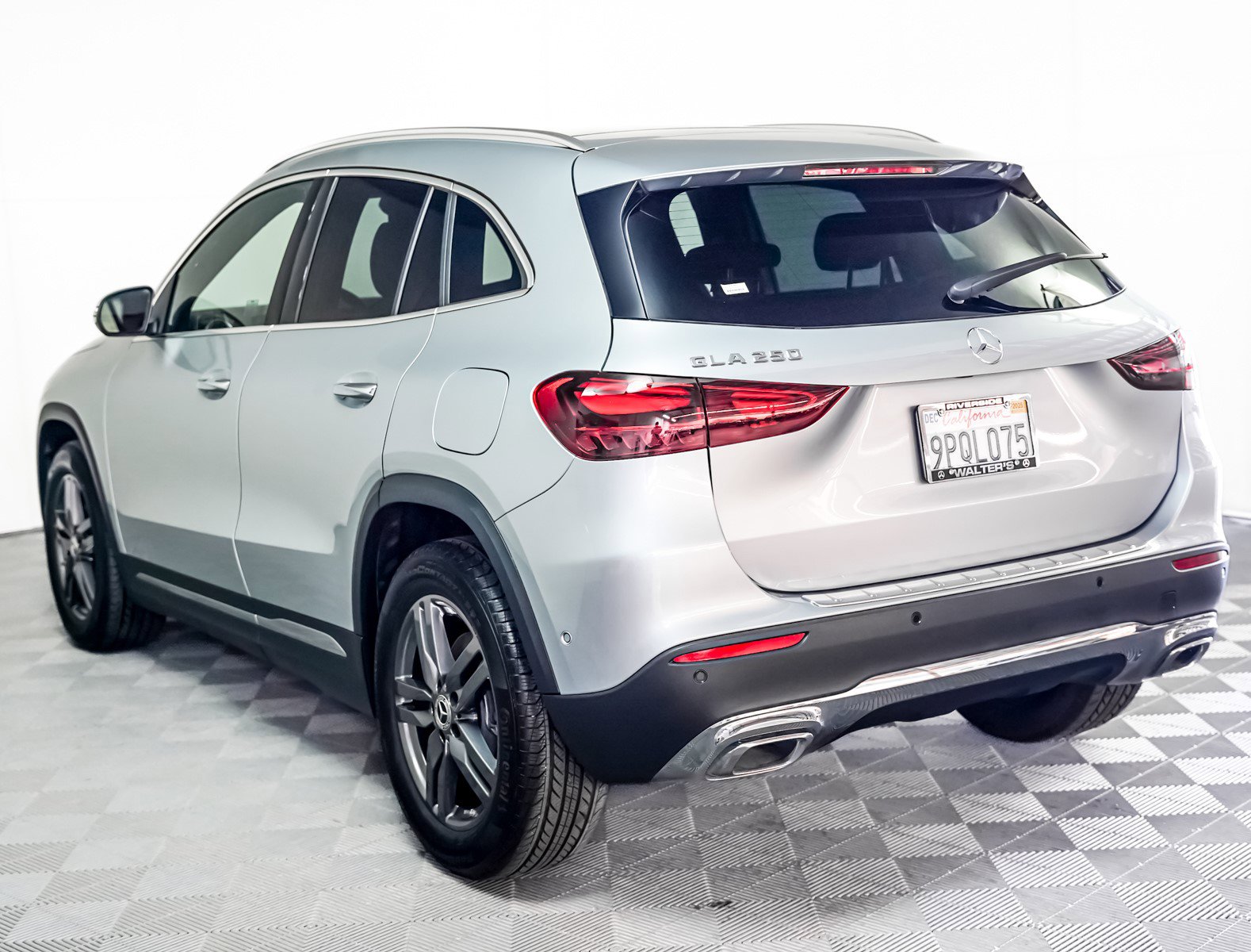 2025 Mercedes Benz GLA 250 photo 2