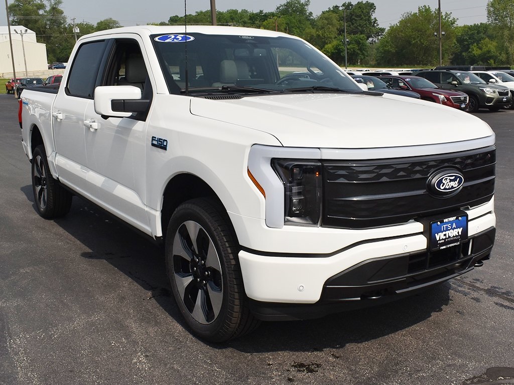 2025 Ford F-150 Lightning Platinum photo 14