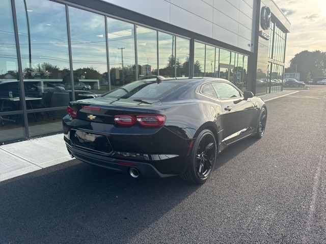 2019 Chevrolet Camaro 1LT photo 2