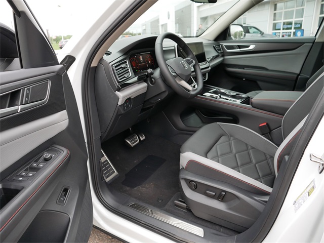 2025 Volkswagen Atlas Peak Edition SE photo 7