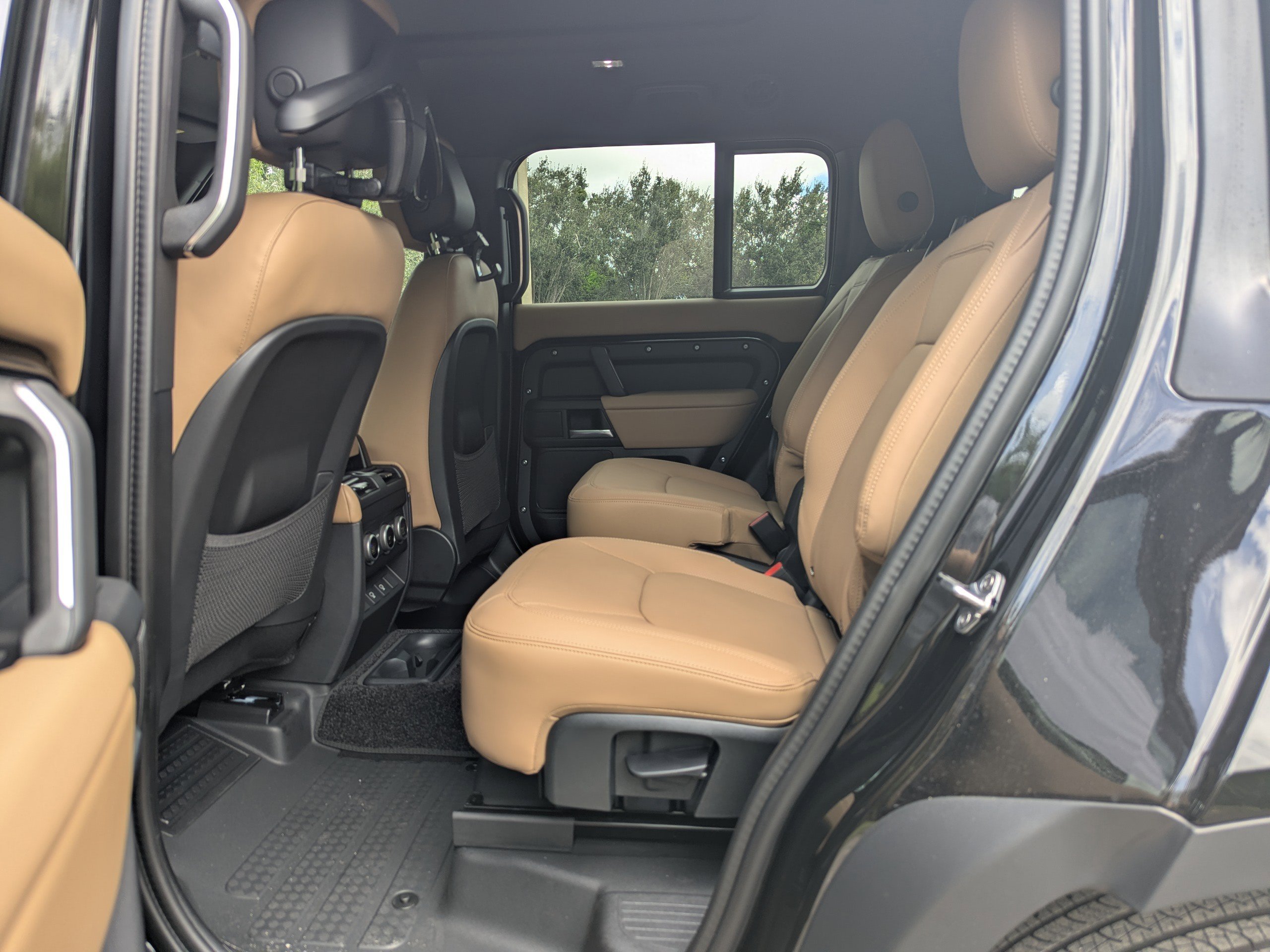 2025 Land Rover Defender 130 S photo 22