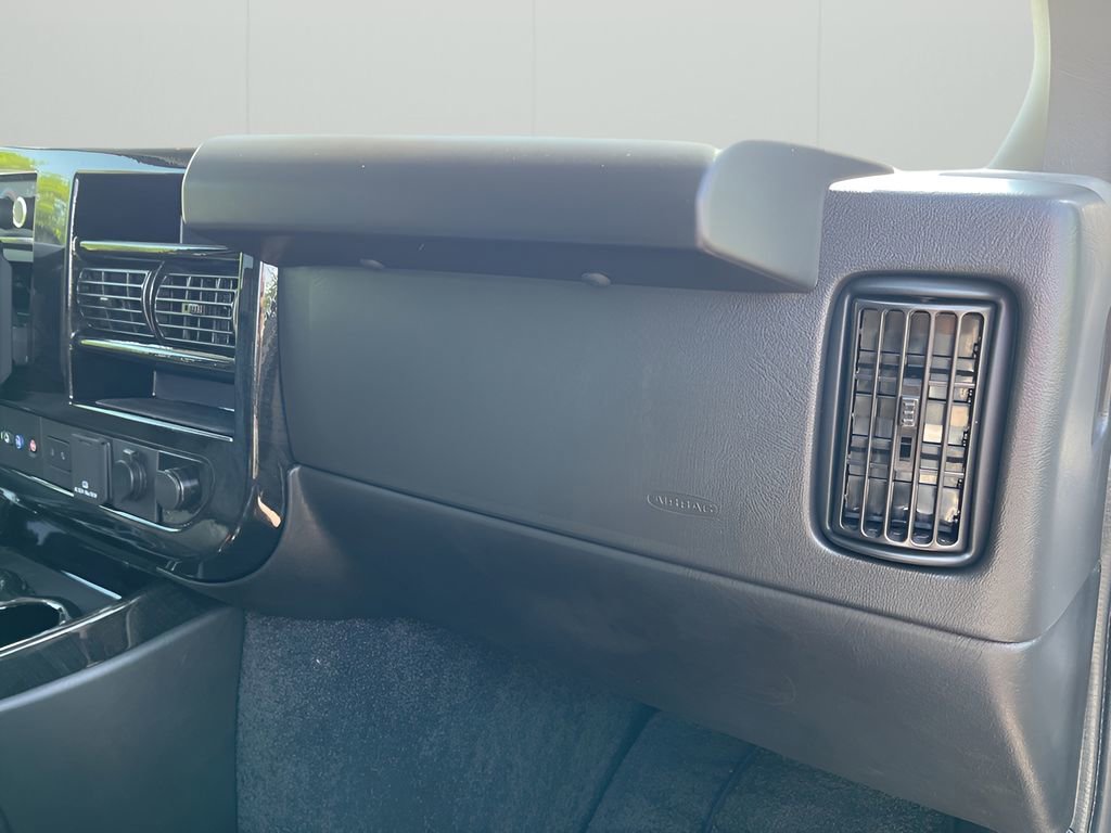 2025 Gmc Savana Cargo 2500 photo 10