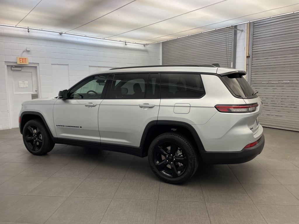 2025 Jeep Grand Cherokee Limited photo 5