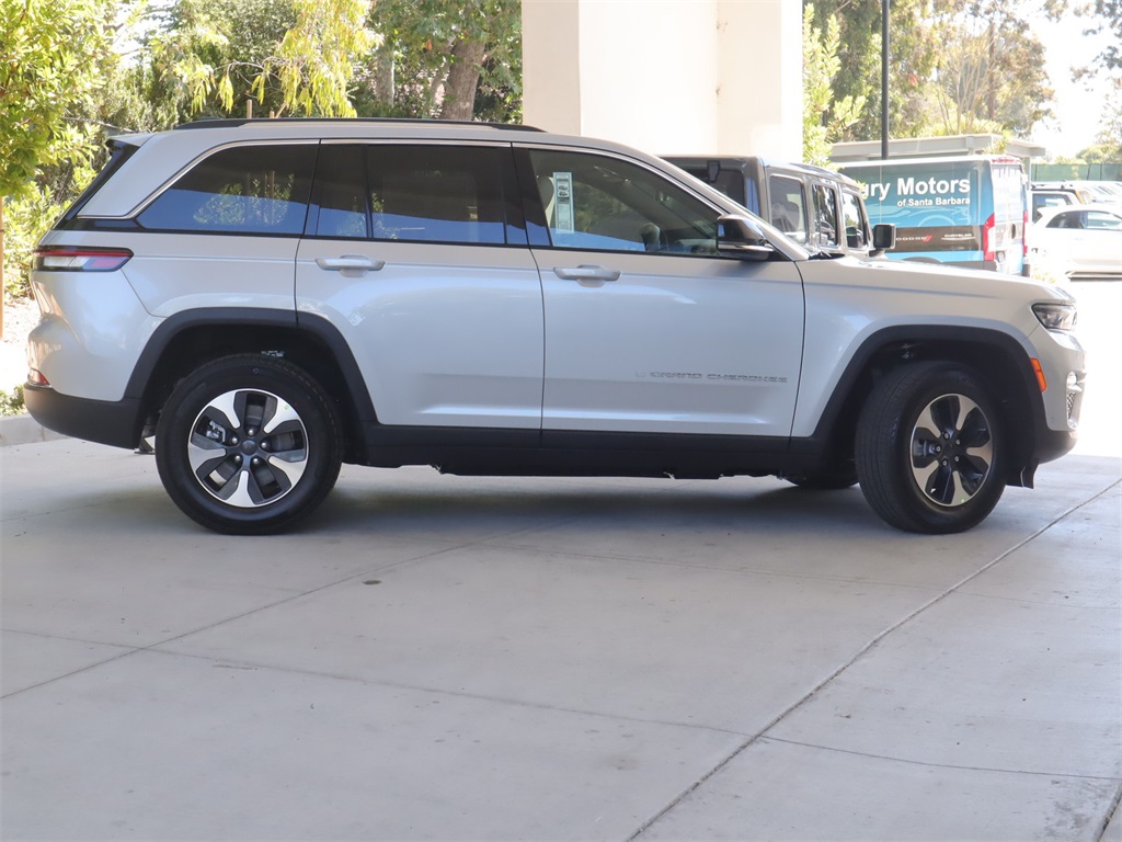 2023 Jeep Grand Cherokee Overland photo 4