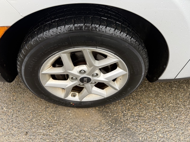 2023 Kia Soul S photo 3