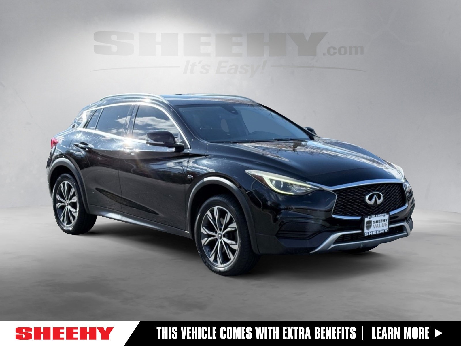 2017 INFINITI QX30 Luxury's photo