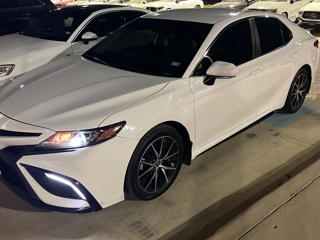2023 Toyota Camry SE photo 3