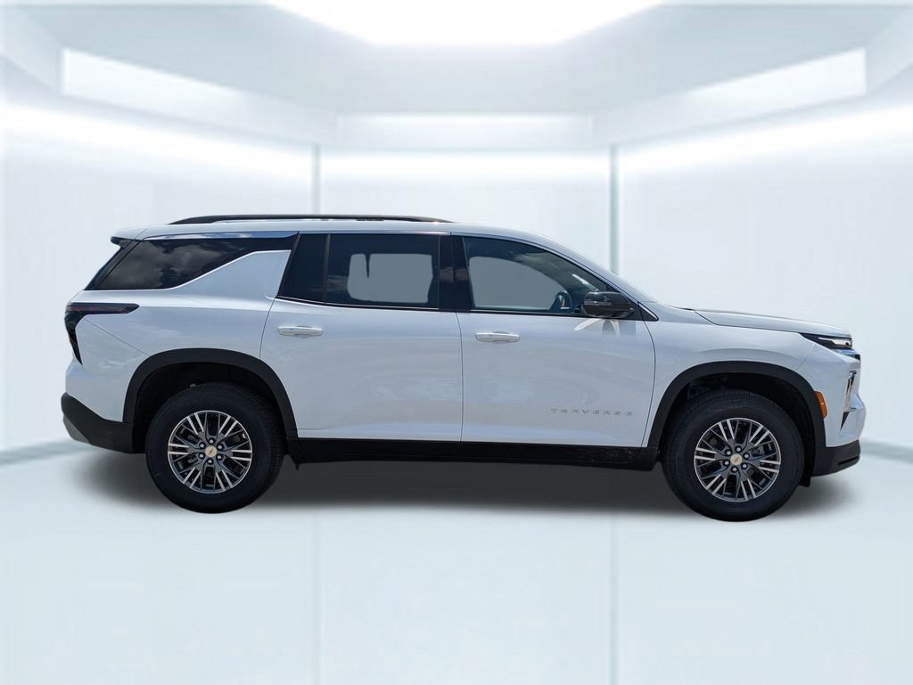 2025 Chevrolet Traverse photo 2