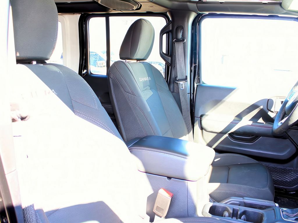 2023 Jeep Wrangler Sahara photo 20