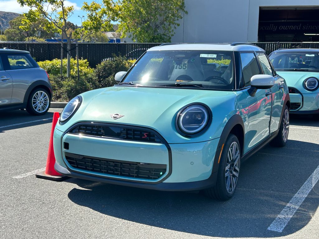 2025 Mini Cooper 4 Door Hardtop Signature photo 2