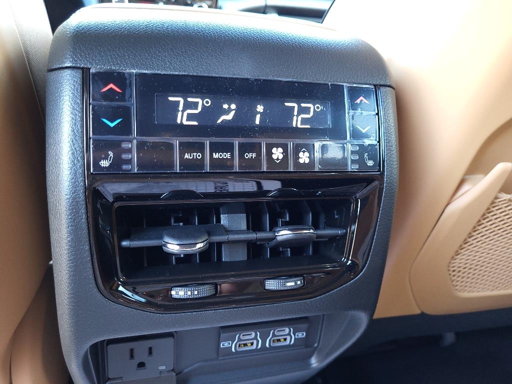 2024 Jeep Cherokee Summit photo 29