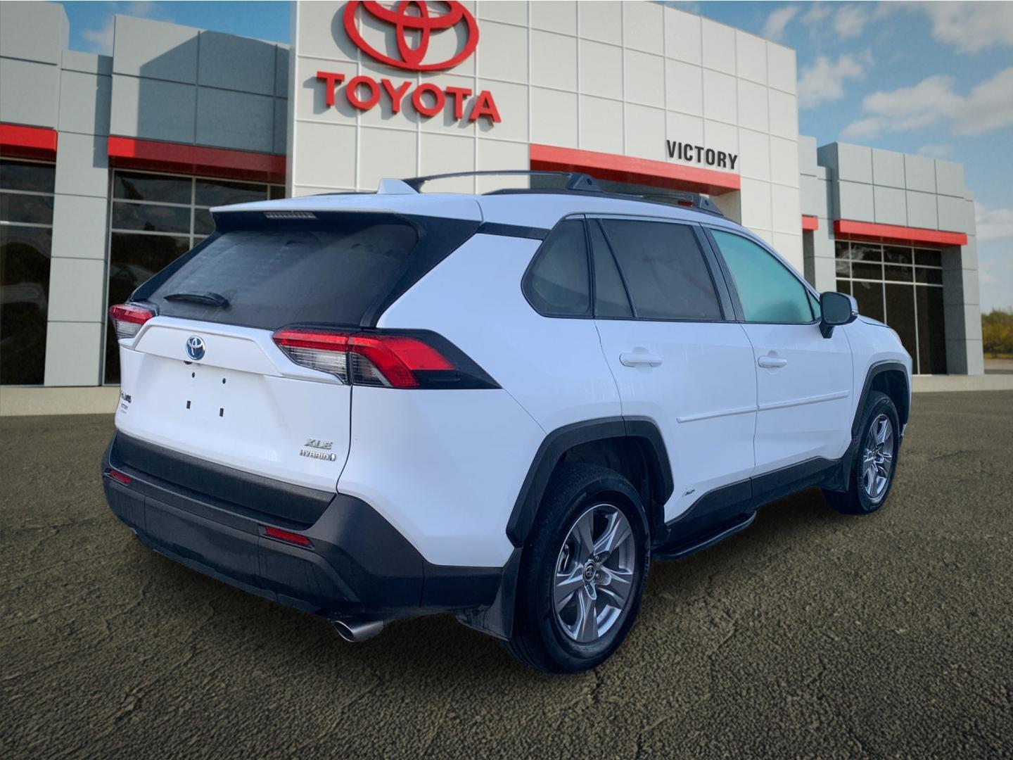 2024 Toyota RAV4 Hybrid XLE photo 2