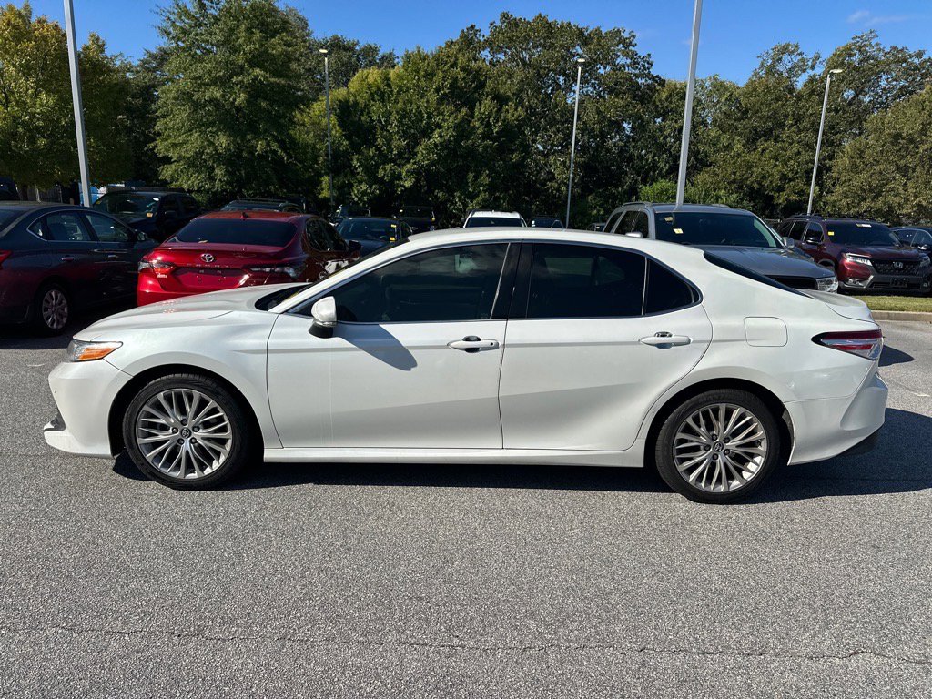 2018 Toyota Camry XLE photo 2