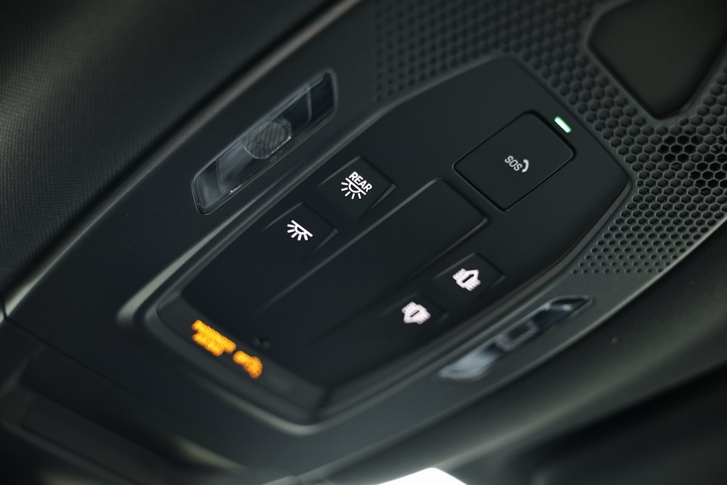 2025 Porsche Cayenne photo 40