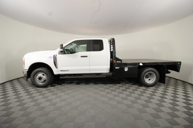 2025 Ford F-350 photo 2