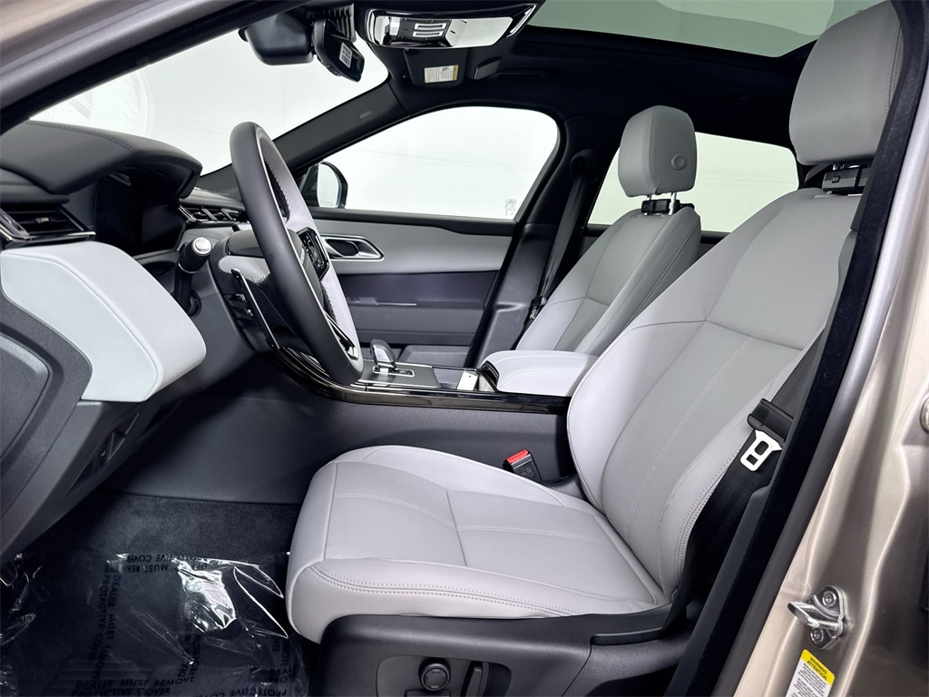 2026 Land Rover Range Rover Velar SE photo 10