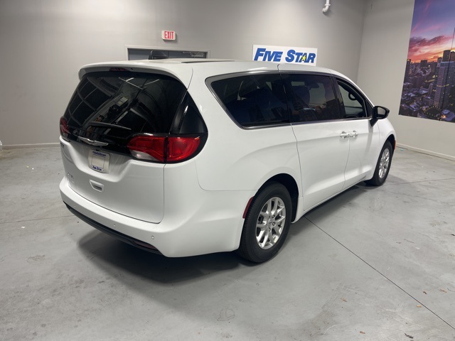 2025 Chrysler Voyager LX photo 3