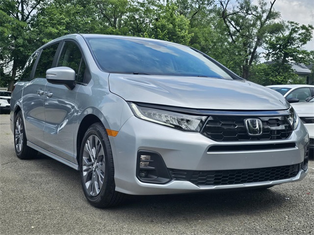 2026 Honda Odyssey Touring's photo