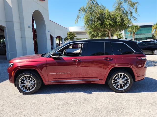 2022 Jeep Grand Cherokee Summit photo 3