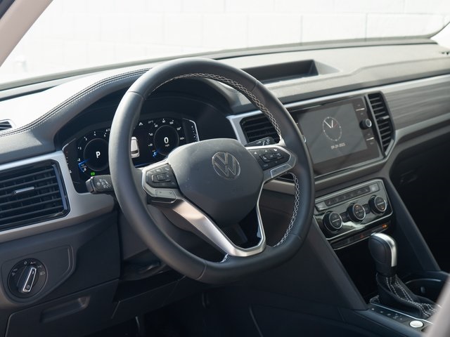 2023 Volkswagen Atlas SEL photo 4