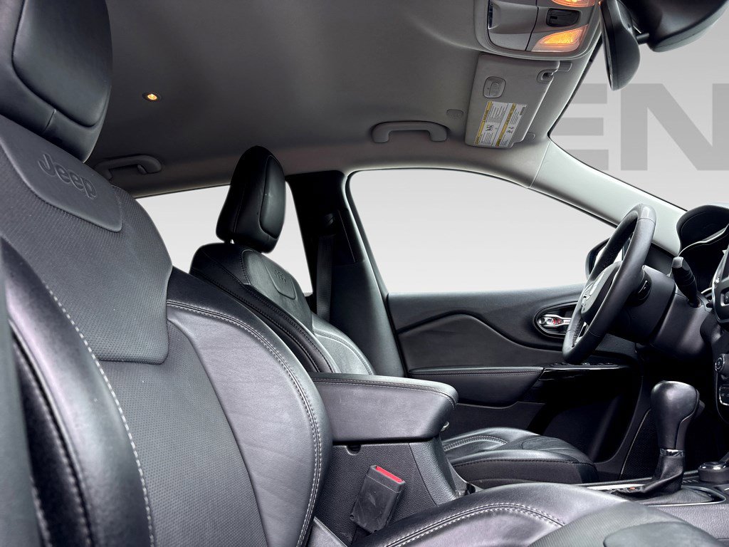 2023 Jeep Cherokee Altitude Lux photo 7