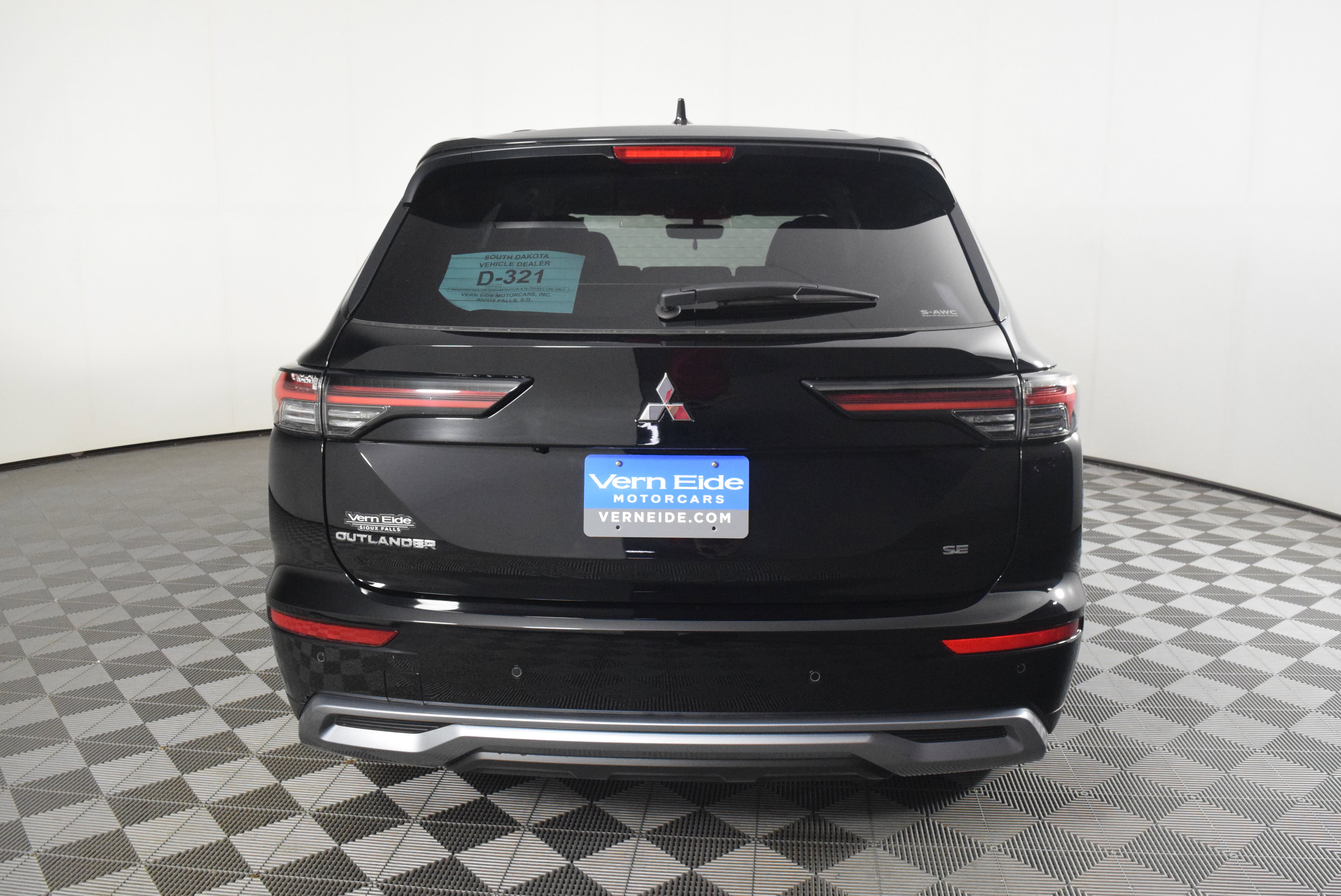 2025 Mitsubishi Outlander SE photo 6