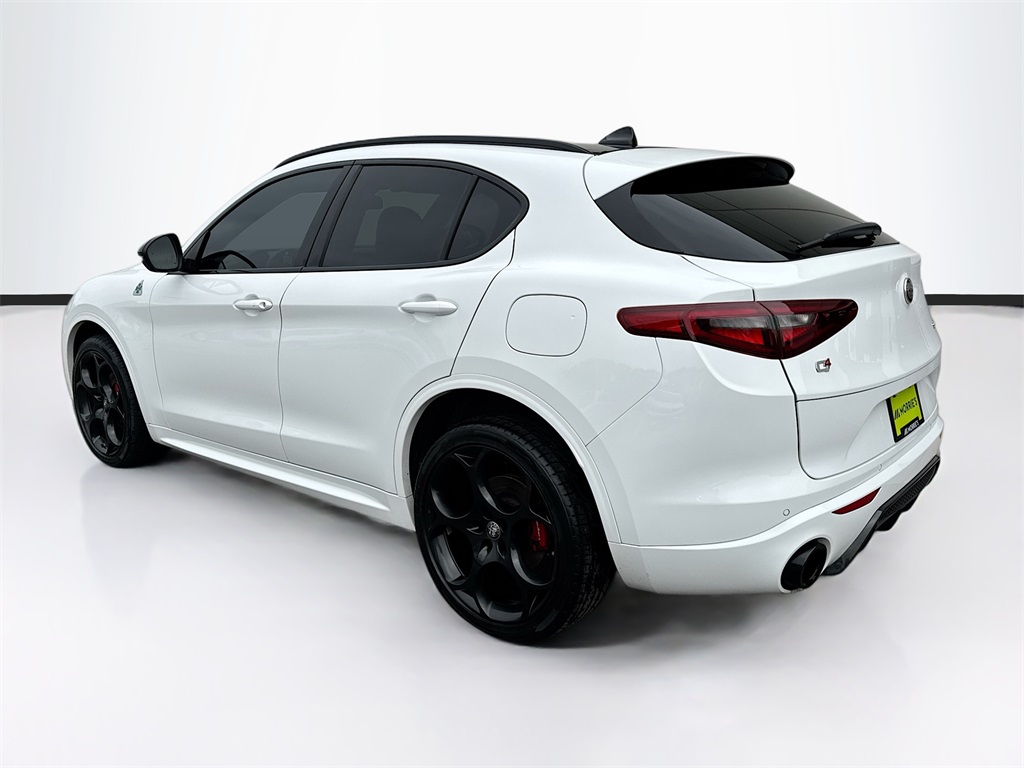2022 Alfa Romeo Stelvio Ti Sport photo 7