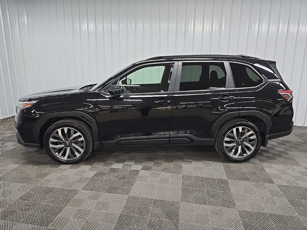 2025 Subaru Forester Touring photo 5