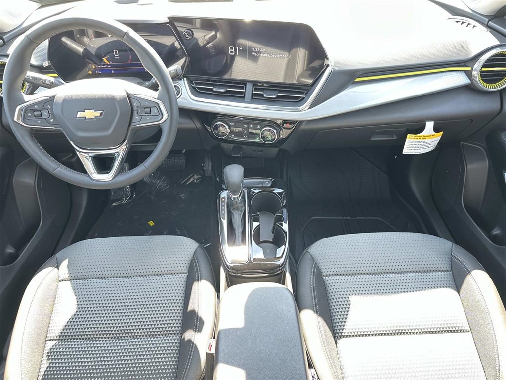 2025 Chevrolet Trax LT photo 3