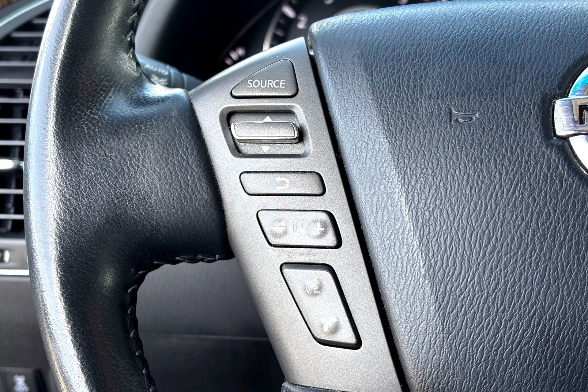 2017 Nissan Armada SV photo 12