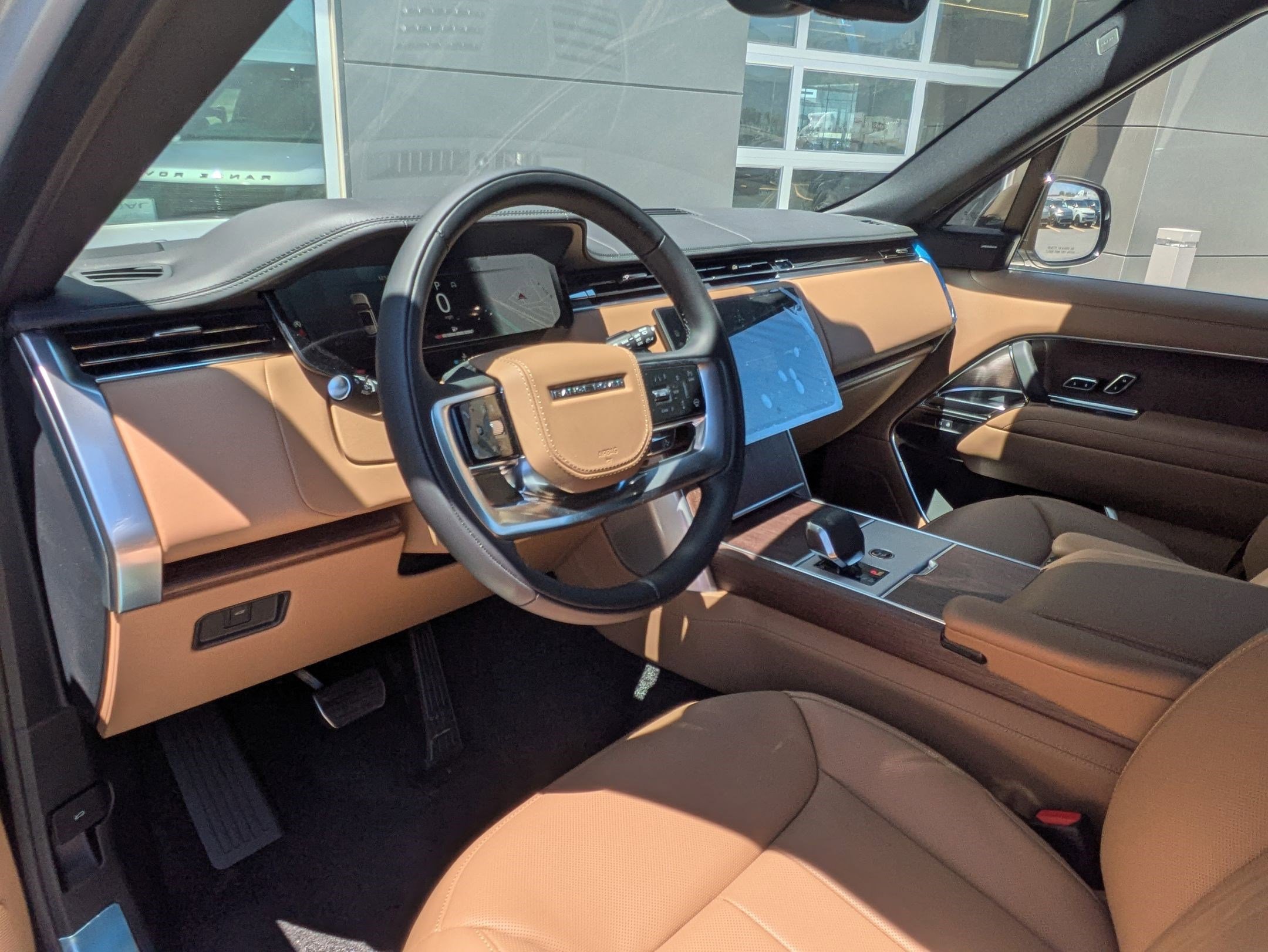 2025 Land Rover Range Rover SE photo 7