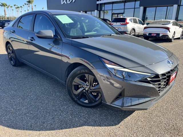 2023 Hyundai Elantra SEL's photo