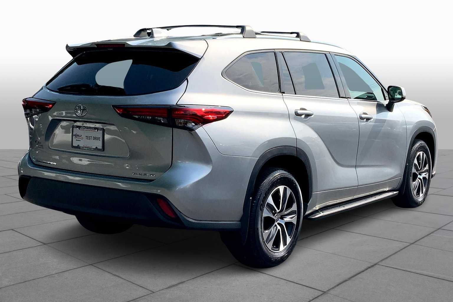 2021 Toyota Highlander XLE photo 12