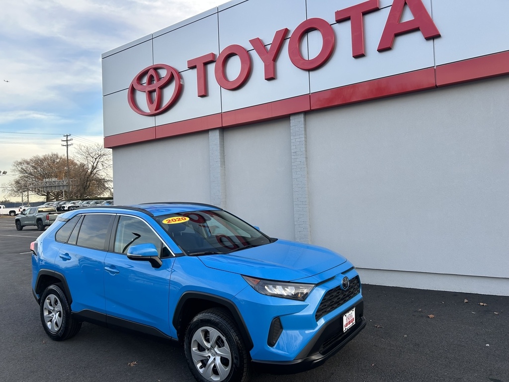 2020 Toyota RAV4 LE's photo