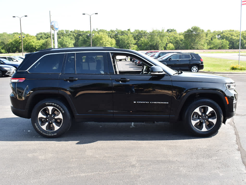2023 Jeep Cherokee 4xe photo 14