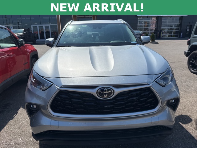 2022 Toyota Highlander XLE photo 2