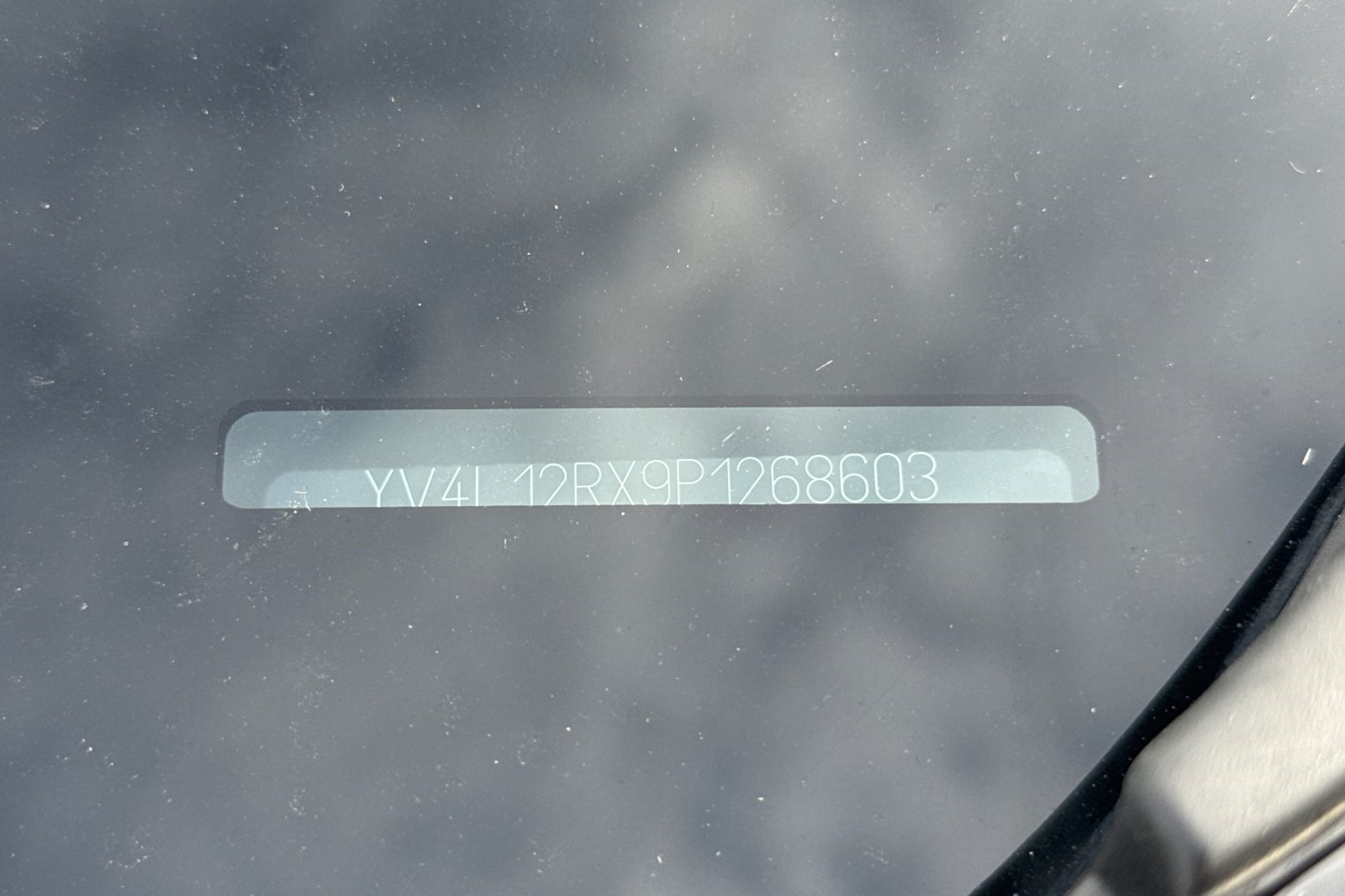 2023 Volvo XC60 Ultimate photo 2