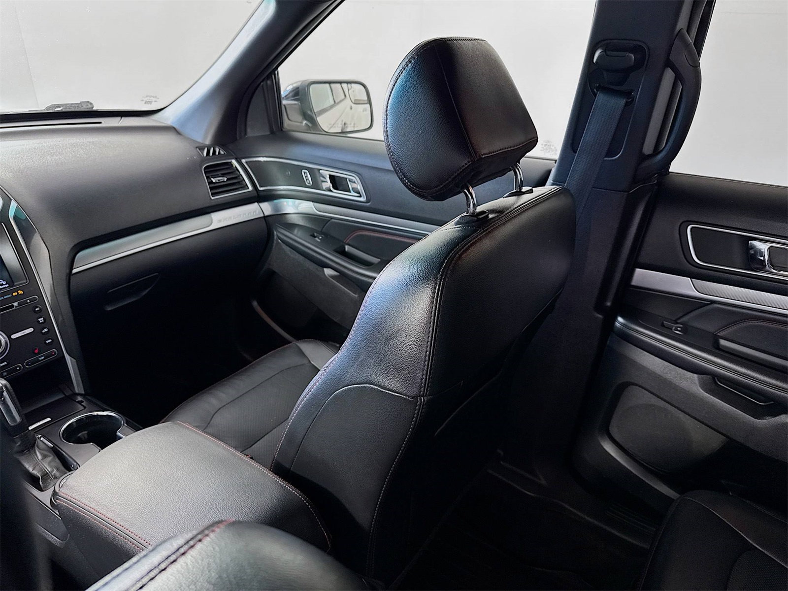2017 Ford Explorer Sport photo 19