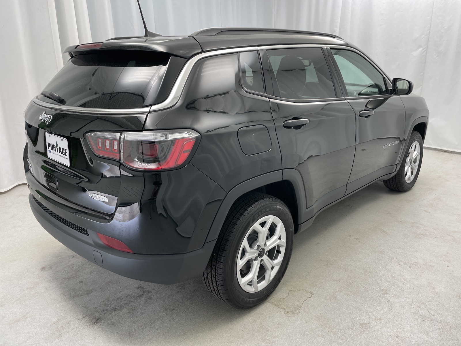 2025 Jeep Compass Latitude photo 2