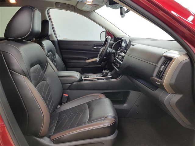 2023 Nissan Pathfinder Platinum photo 14