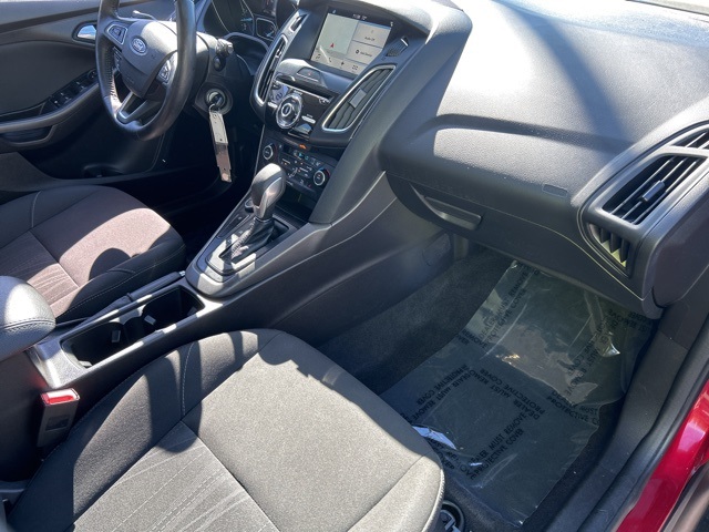 2017 Ford Focus SEL photo 10
