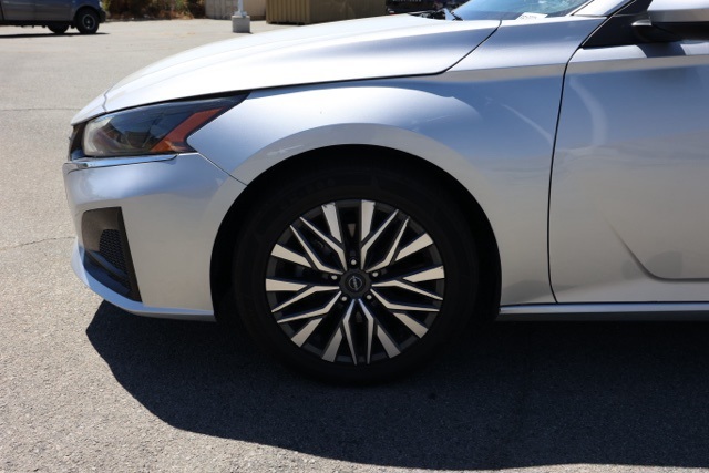 2023 Nissan Altima 2.5 SV photo 9