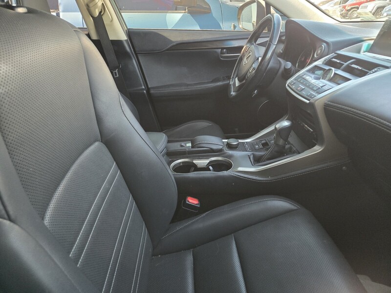 2017 Lexus NX 200t Luxury photo 4