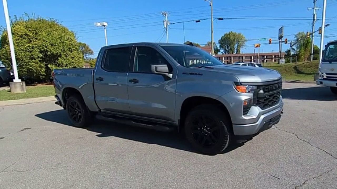2026 Chevrolet Silverado 1500 Custom photo 2