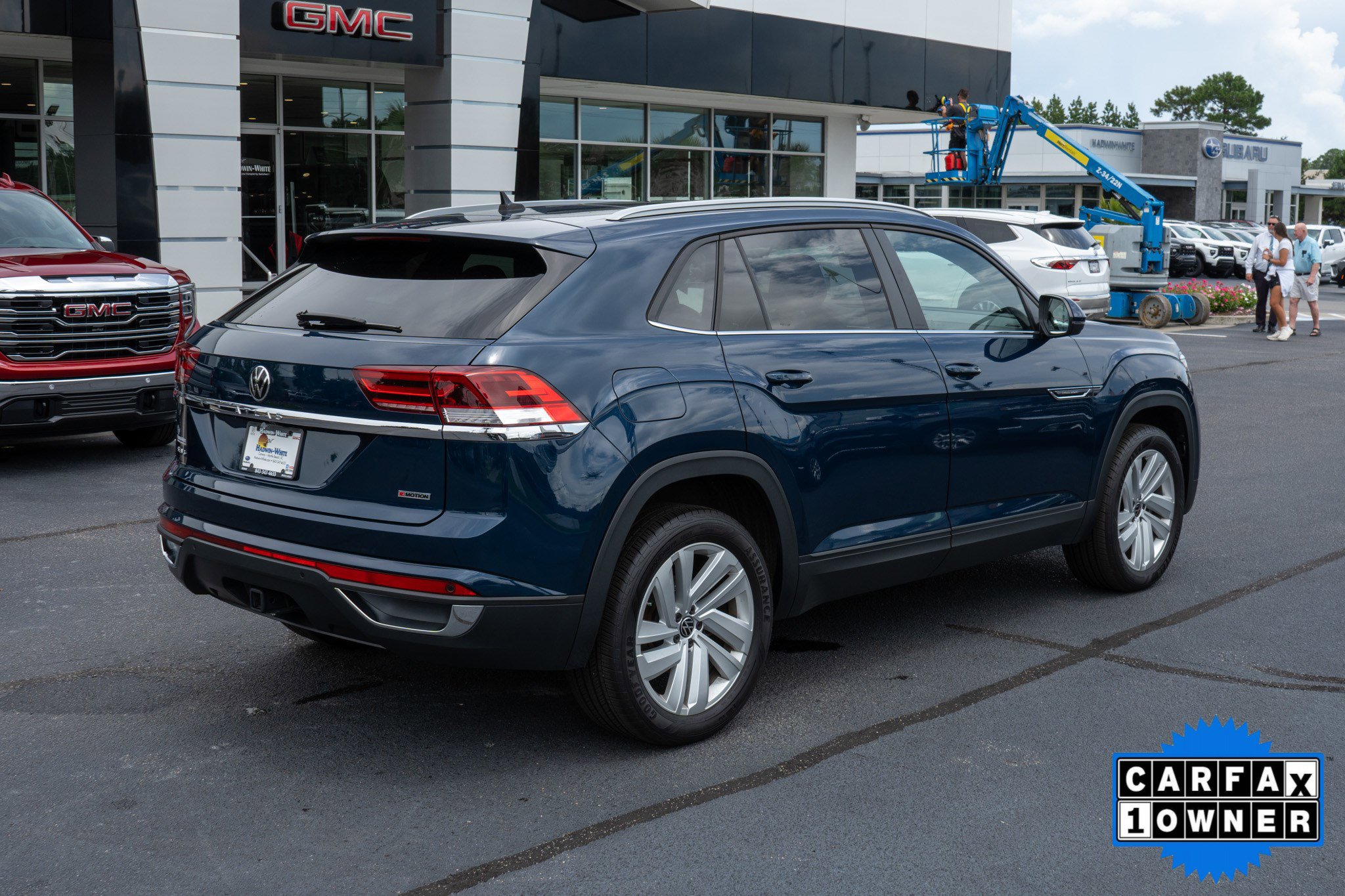 2022 Volkswagen Atlas Cross Sport V6 SE Technology photo 2