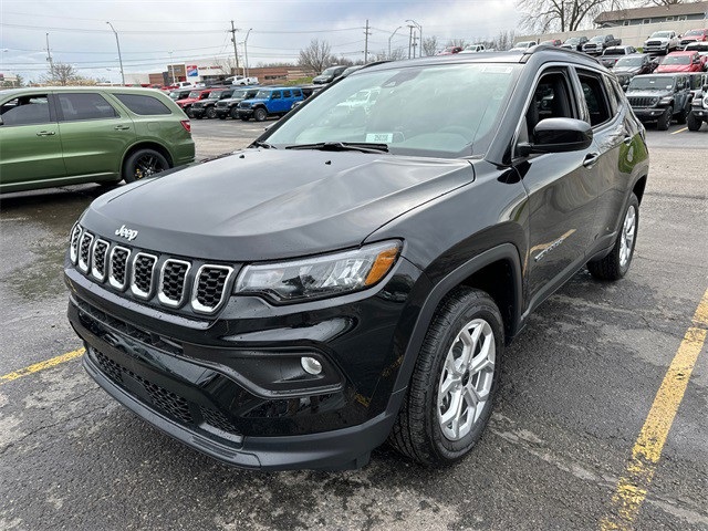 2025 Jeep Compass Latitude photo 2