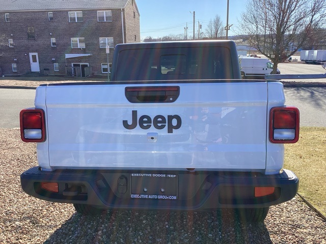 2025 Jeep Gladiator Sport photo 2