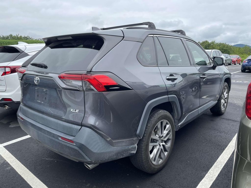 2019 Toyota RAV4 XLE Premium photo 4
