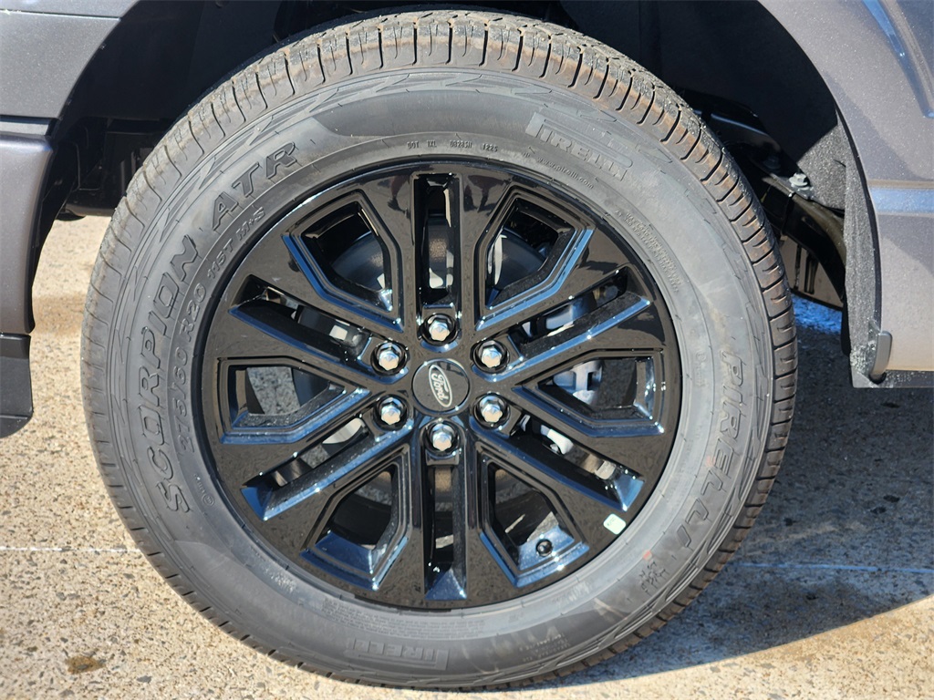 2025 Ford F-150 XLT photo 8