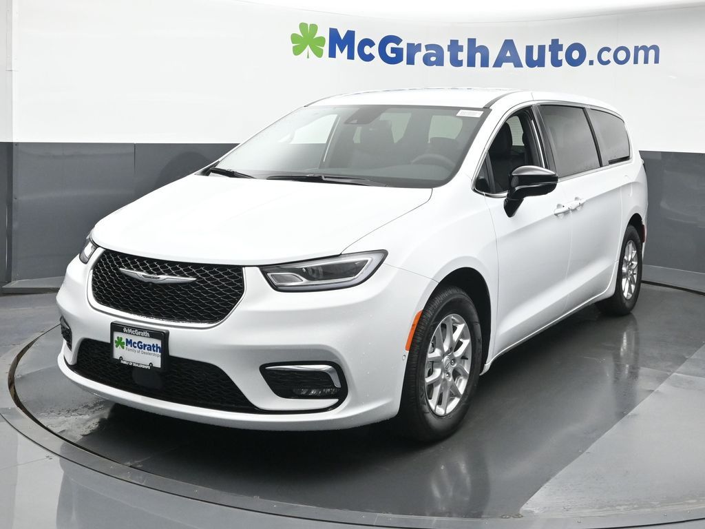 2026 Chrysler Pacifica photo 17